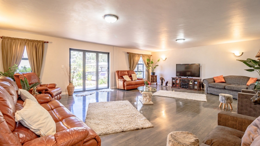 6 Bedroom Property for Sale in Stellenbosch Farms Western Cape